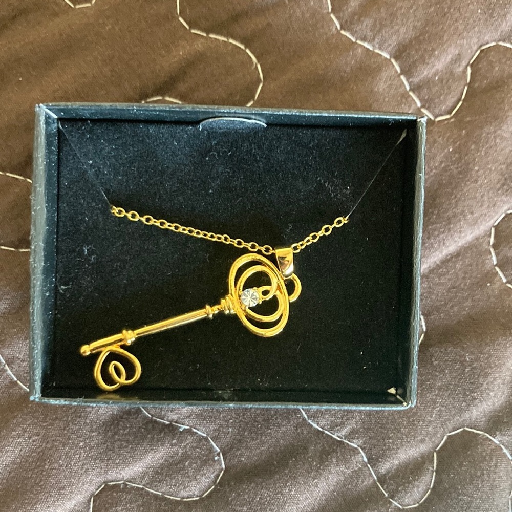 Key Necklace NWT